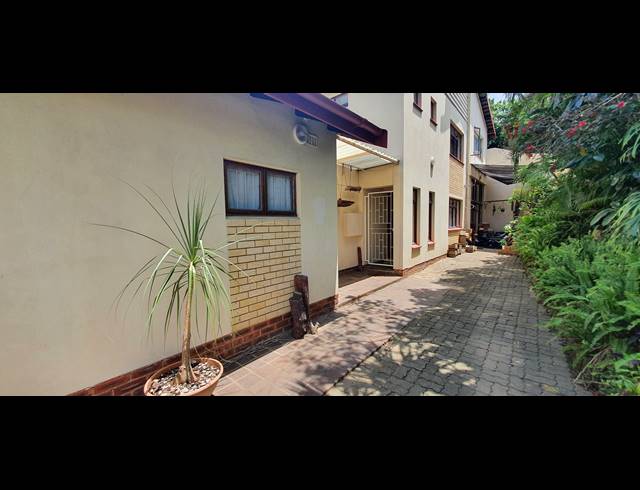 6 BEDROOM HOUSE FOR SALE IN DAWNCREST